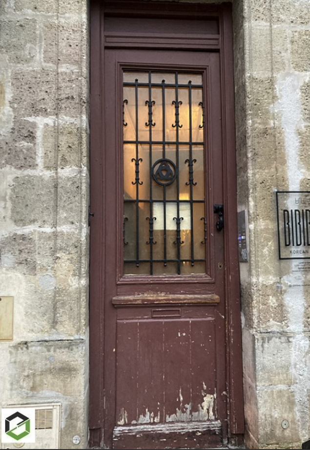 Installation d’une Porte d’Entrée Bois échoppe bordelaise