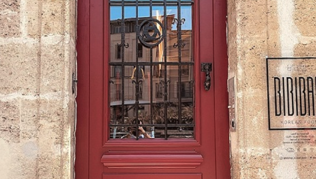 Installation d’une Porte d’Entrée Bois échoppe bordelaise