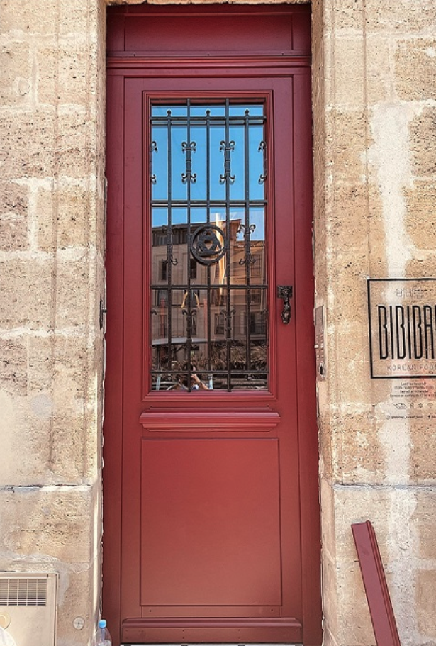 Installation d’une Porte d’Entrée Bois échoppe bordelaise