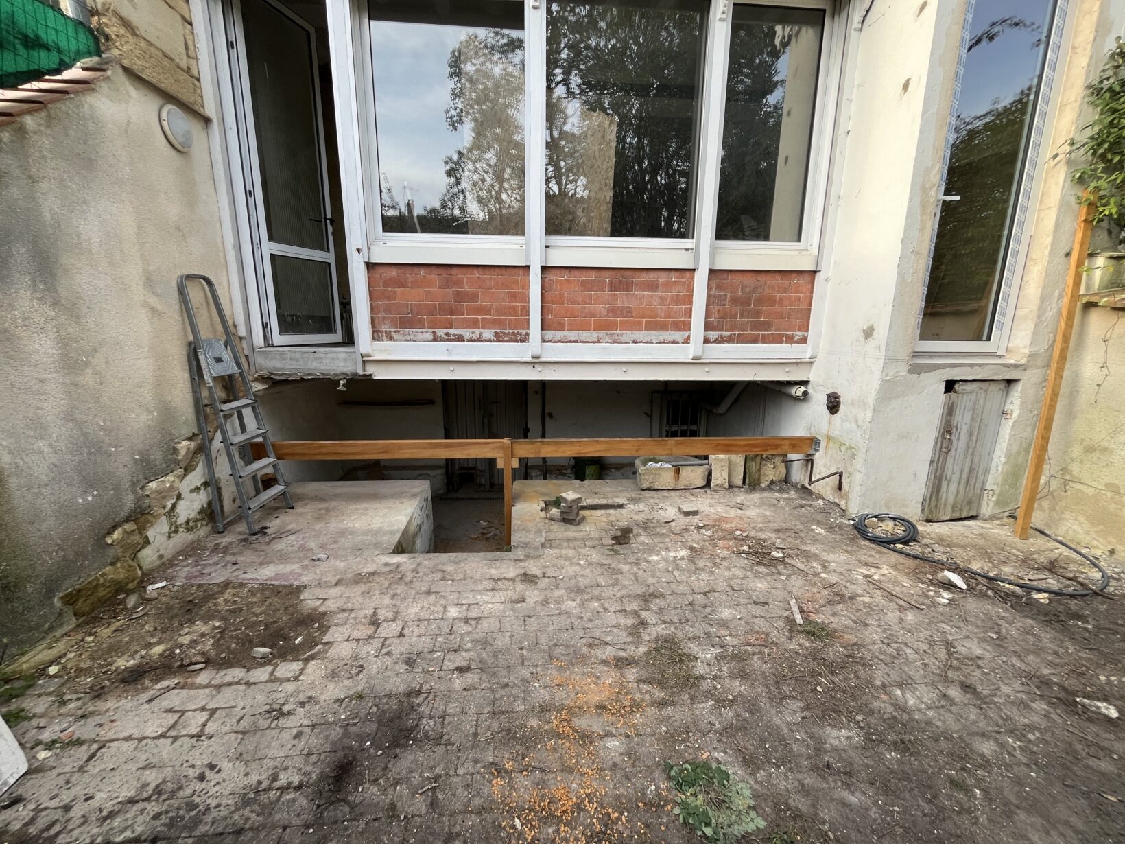 Terrasse en Bambou avec jardinières et escaliers intégrés