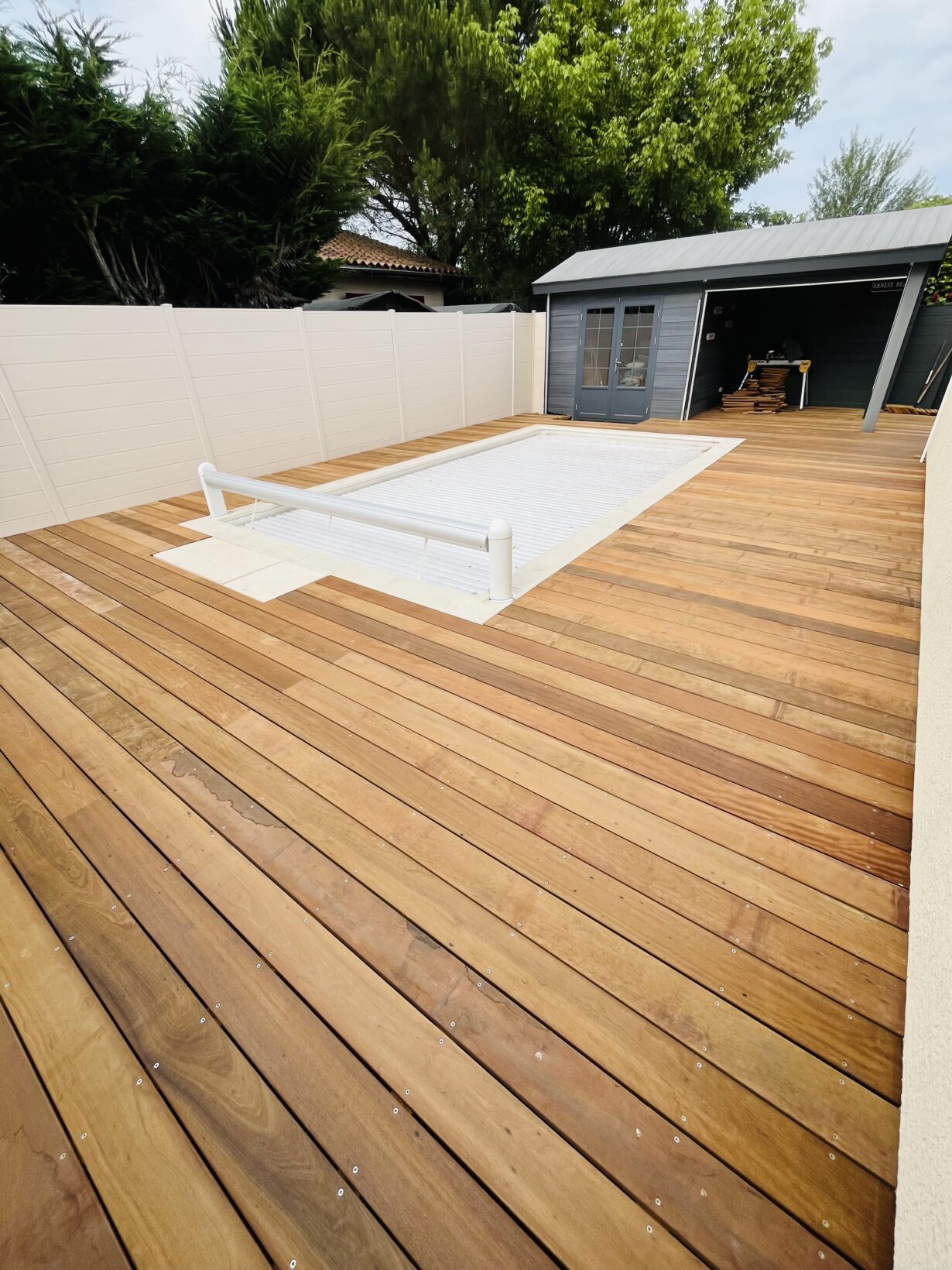 Magnifique Terrasse Piscine en Bois exotique Ipé