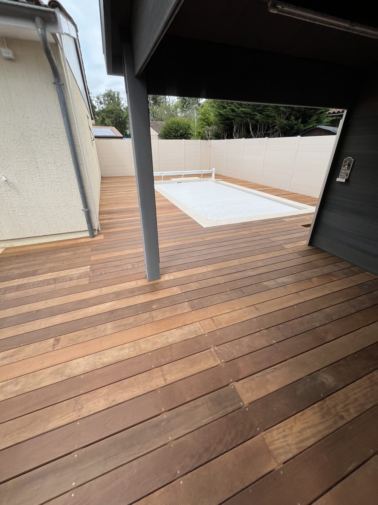 Magnifique Terrasse Piscine en Bois exotique Ipé