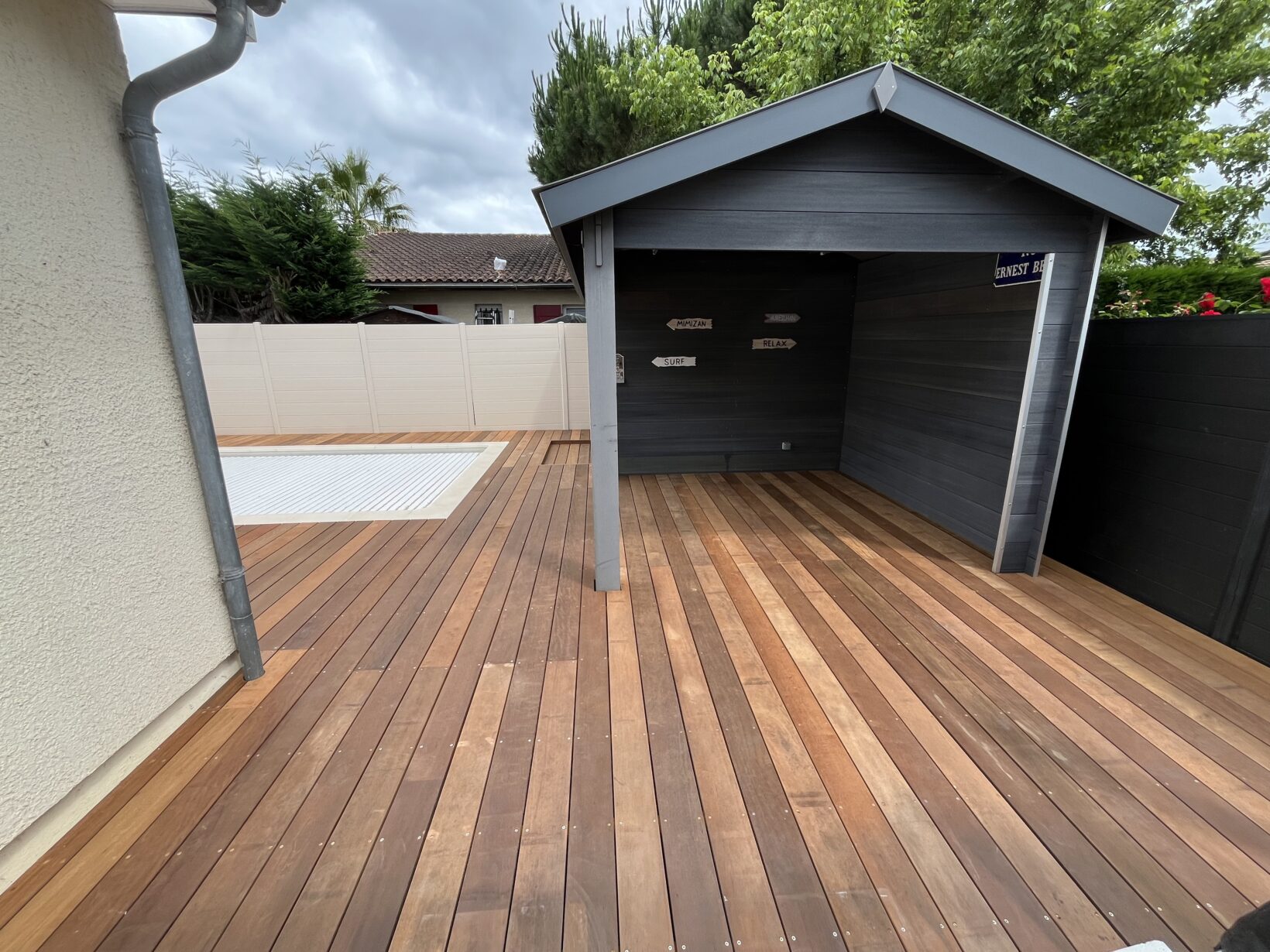 Magnifique Terrasse Piscine en Bois exotique Ipé