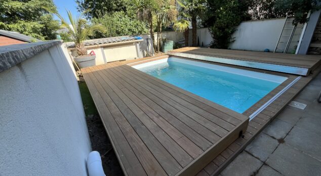 Habillage d’un Rolling Deck de Piscine en bois exotique