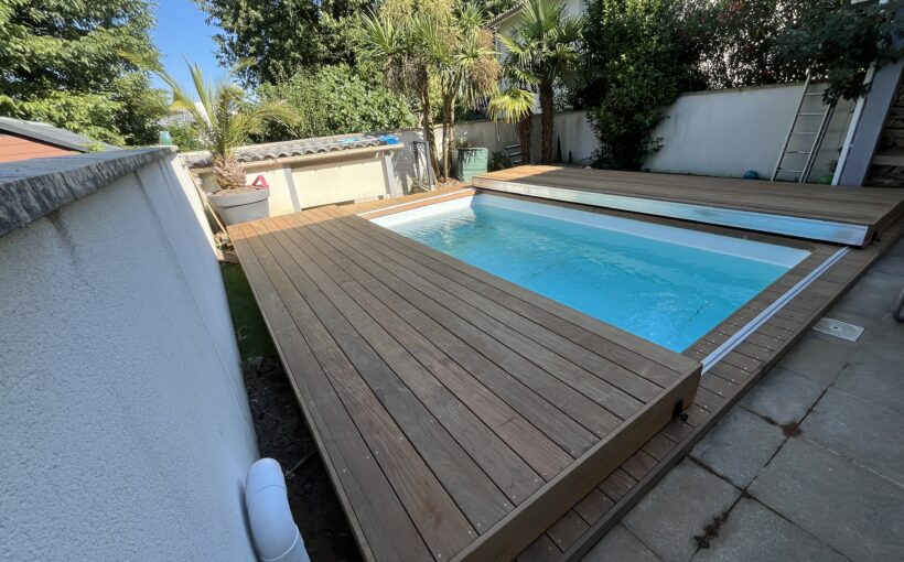 Habillage d’un Rolling Deck de Piscine en bois exotique