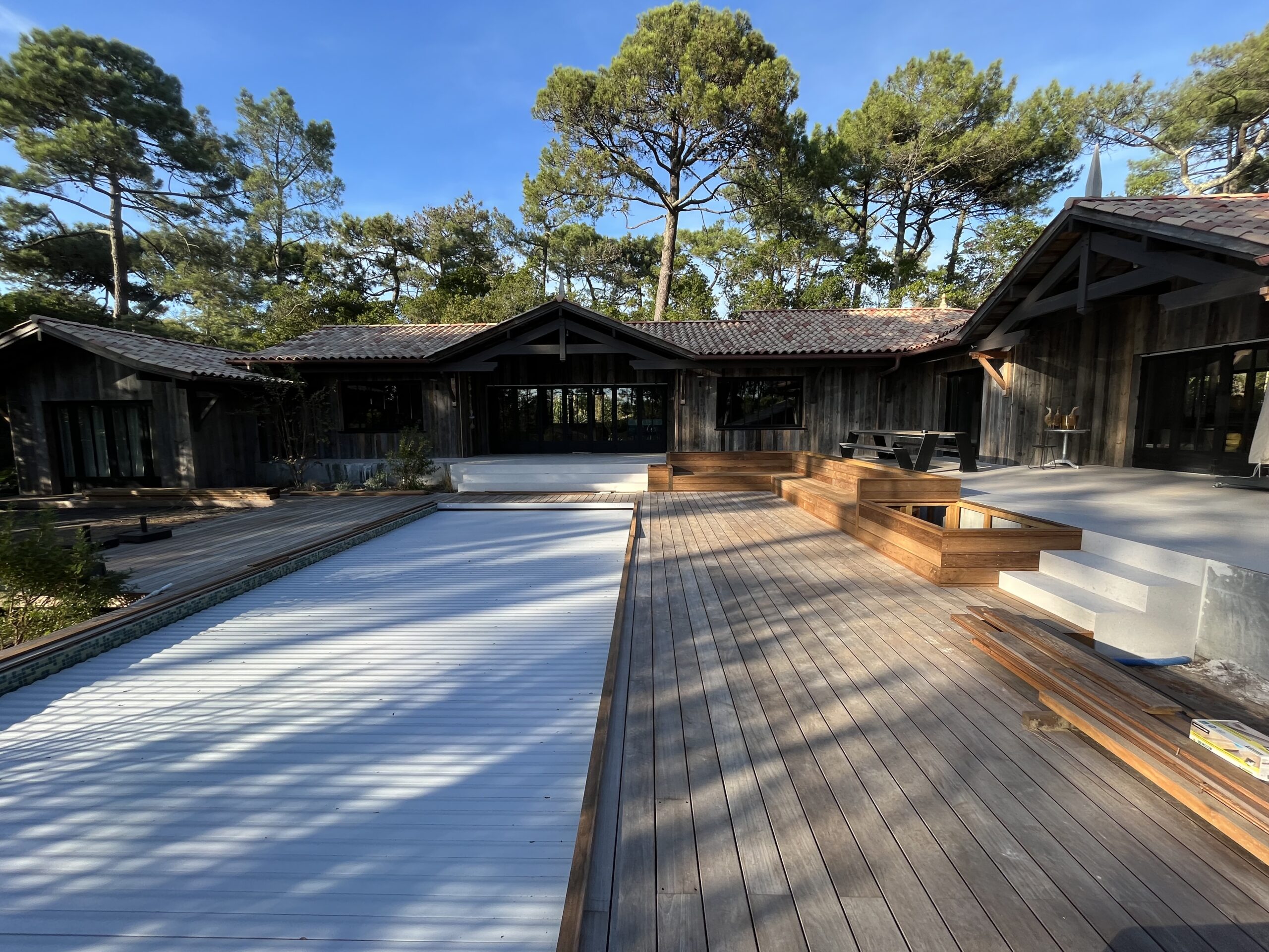 Magnifique Projet sur mesure : Terrasse bois exotique, piscine, allées, escaliers, balcons