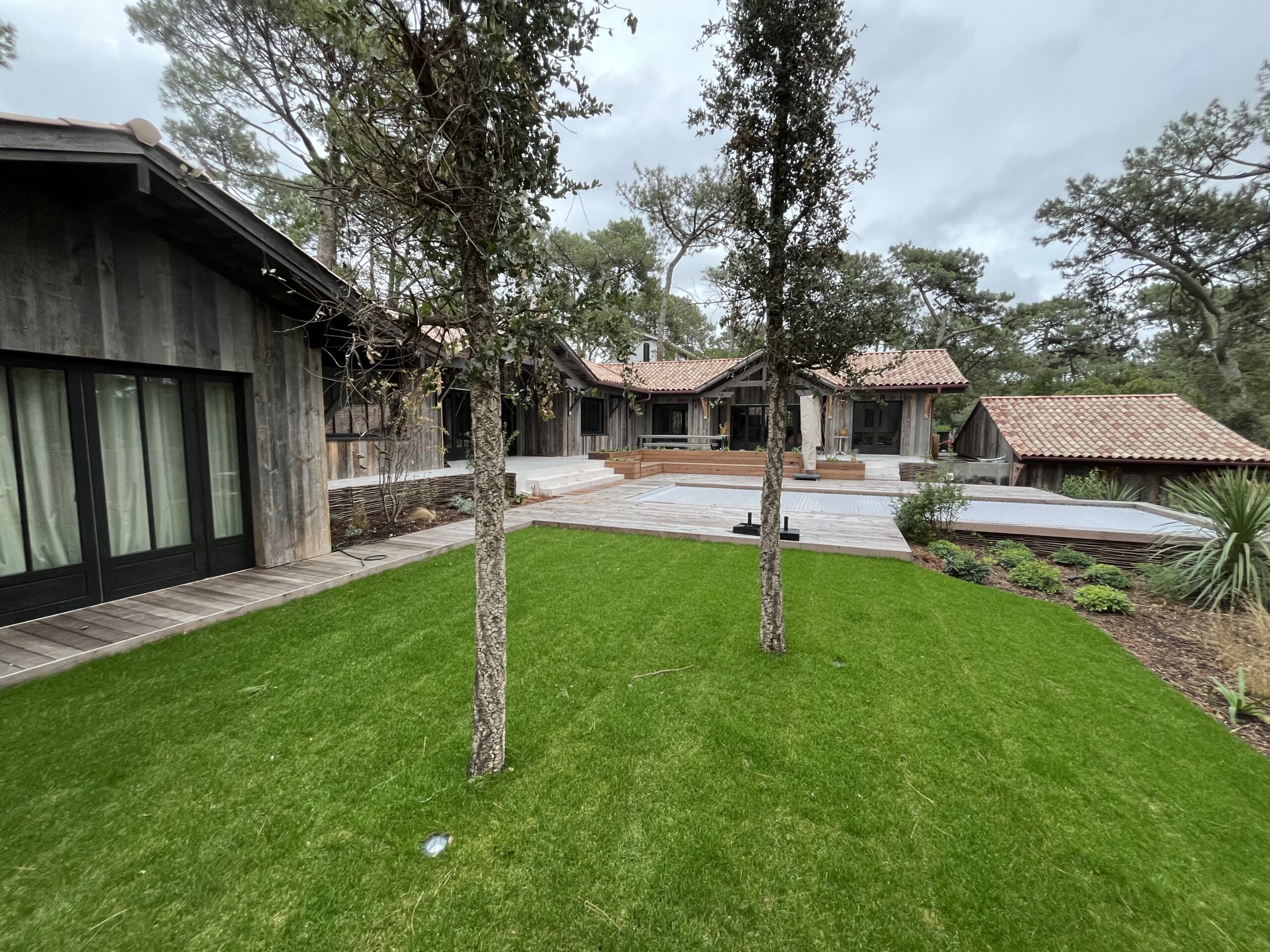 Magnifique Projet sur mesure : Terrasse bois exotique, piscine, allées, escaliers, balcons