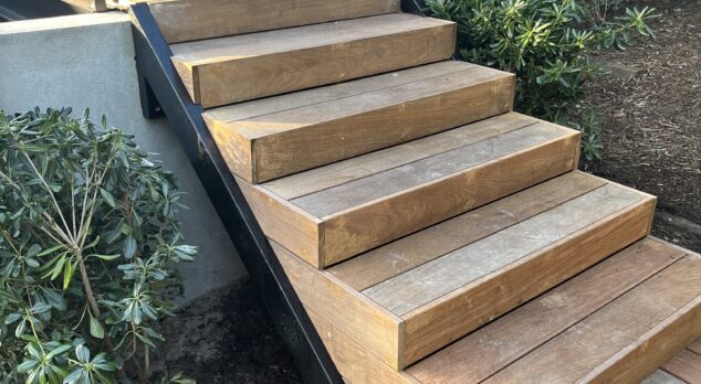 Réalisation d’un Escalier en bois exotique au Cap Ferret