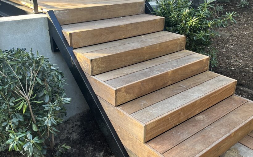 Réalisation d’un Escalier en bois exotique au Cap Ferret